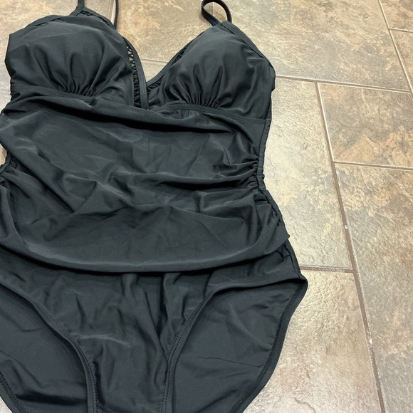 💎2/$18💎 Black One-Piece Swimsuit - Picture 3 of 6